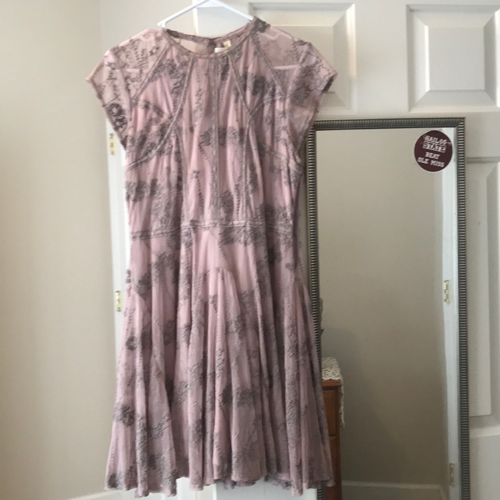 Beautiful dress!! In great condition!